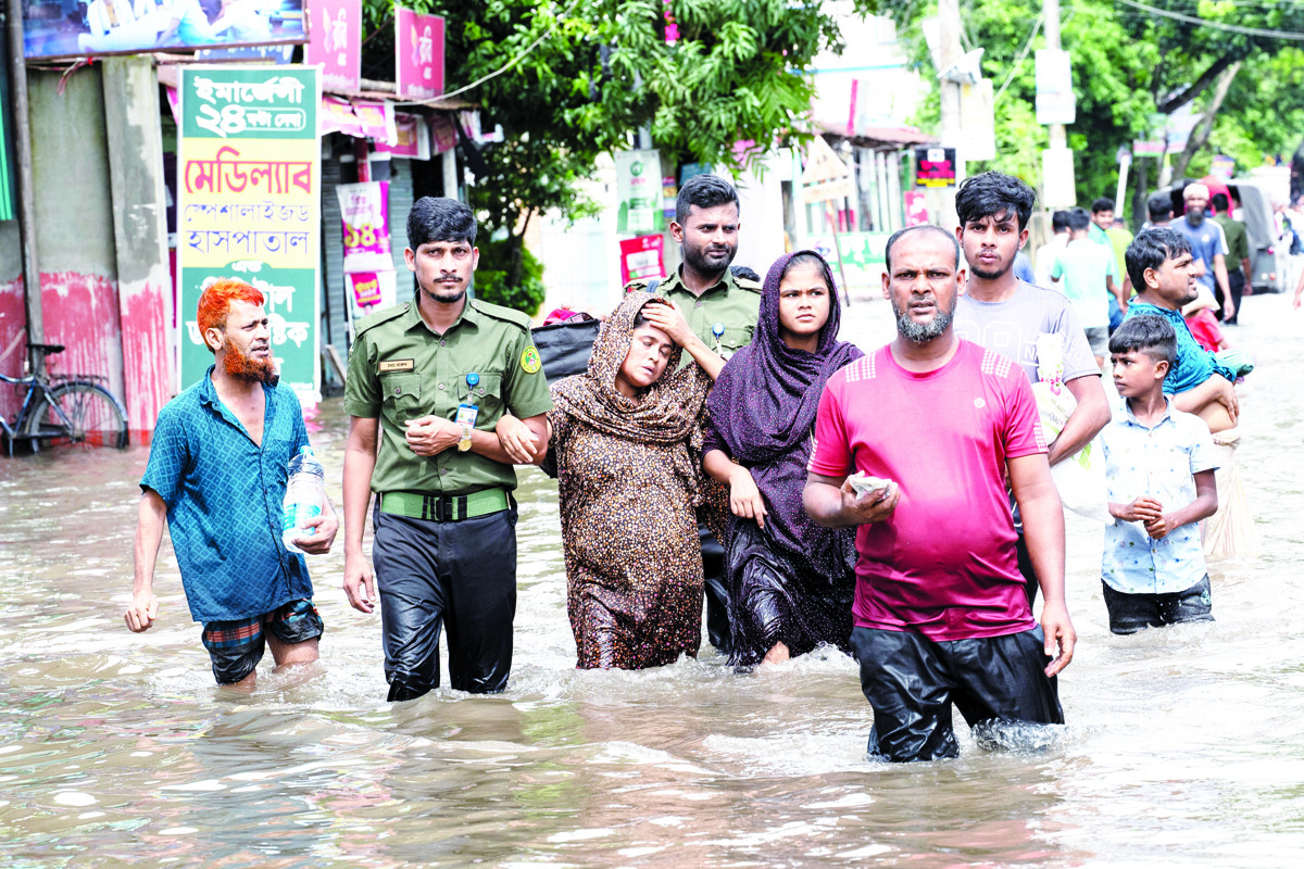 Сильные наводнения в Бангладеш привели к массовым переселениям