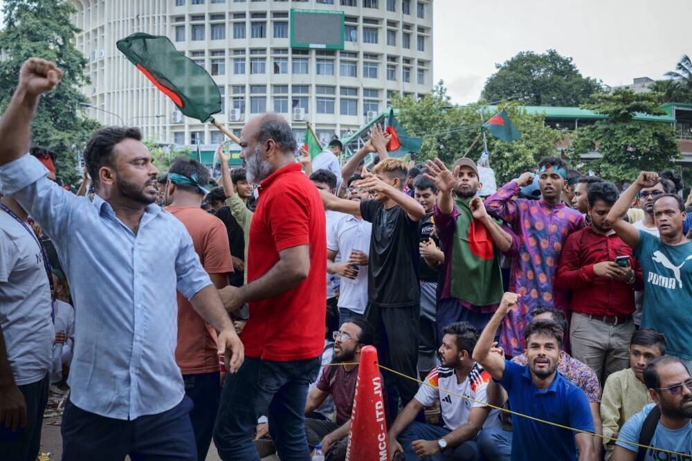 Великобритания призывает к спокойствию в Бангладеш на фоне политической турбулентности